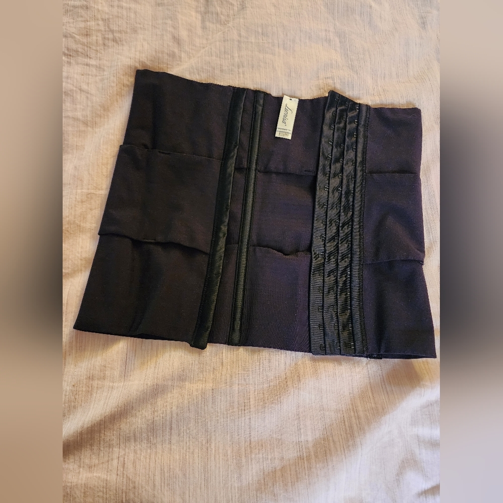 Leonisa binder size xs/s